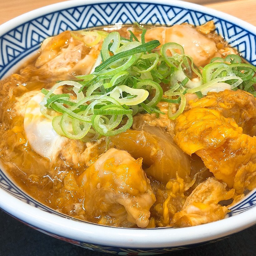 Oyakodon made from chicken and eggs